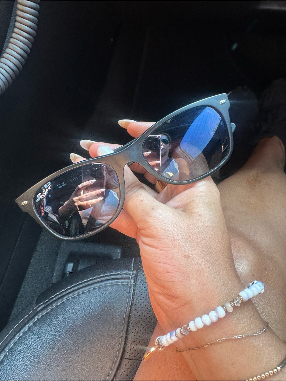 Ray-Ban wayfarers Black polarized Sunglasses with Dark Lenses with case